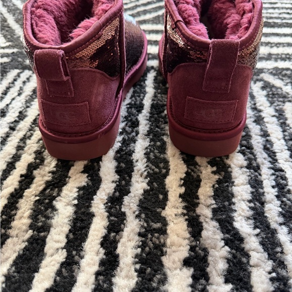 UGG Classic Ultra Mini Boot - Picture 7 of 10